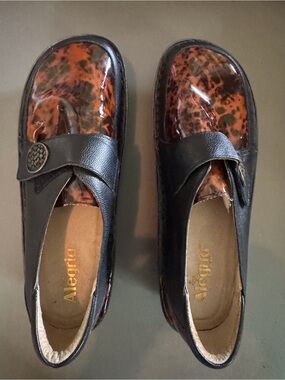 Alegria Black and Brown Tortoiseshell Slip-On Loafers